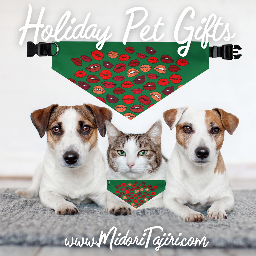 Christmas Kisses Green Mistletoe Pet Bandana,  Xmas Holiday Valentine Retro Red Lips Santa Dog Mom Cat Lady Gift, Puppy Love Collar Costume